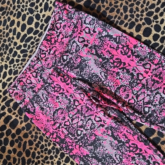 Workout capris - Picture 2 of 2